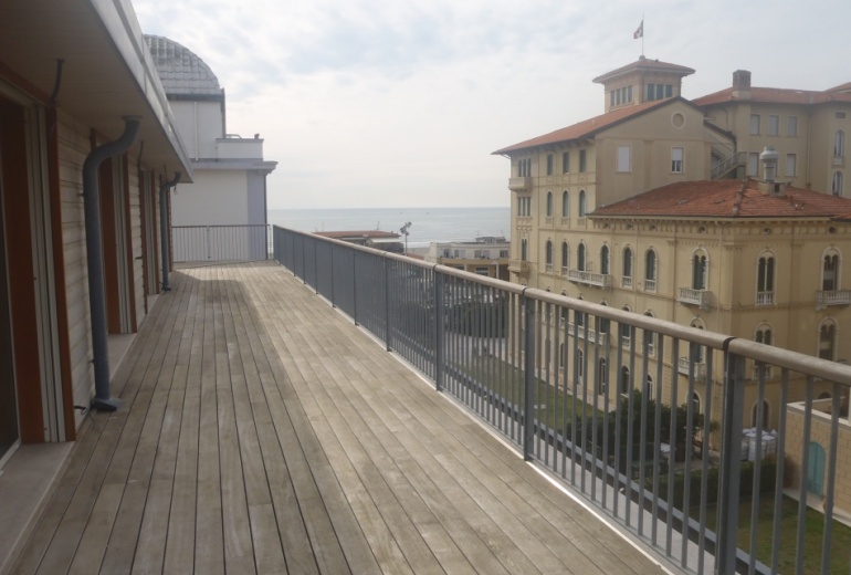 D.M.S.-7 Luxury apartments in Viareggio city centre.