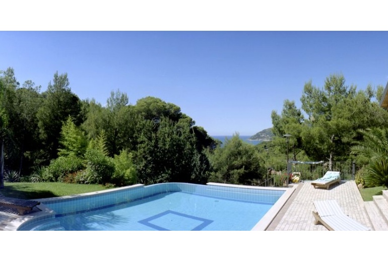 AIK31 Andora. Luxury villa with swimming-pool!