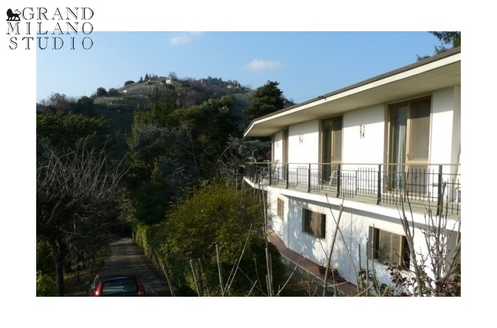 D.M.S - 376  Sea-view villa on Carrara hills 