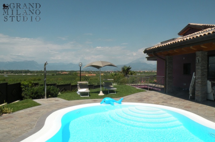 D-YK 4  A villa with a swimming pool in Peschiera del Garda 