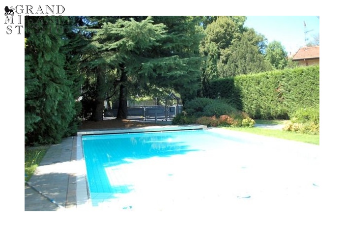 D-AU 374 A villa with a swimming pool in Arona close to Lake Maggiore