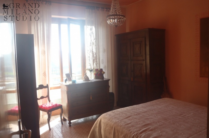 D.M.S A villa next to Forte dei Marmi, only 8 km away from the sea. 