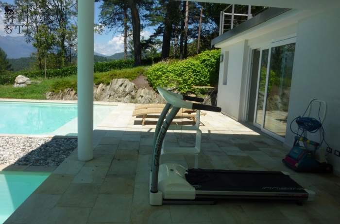 D.LB85 A modern villa in Luino 