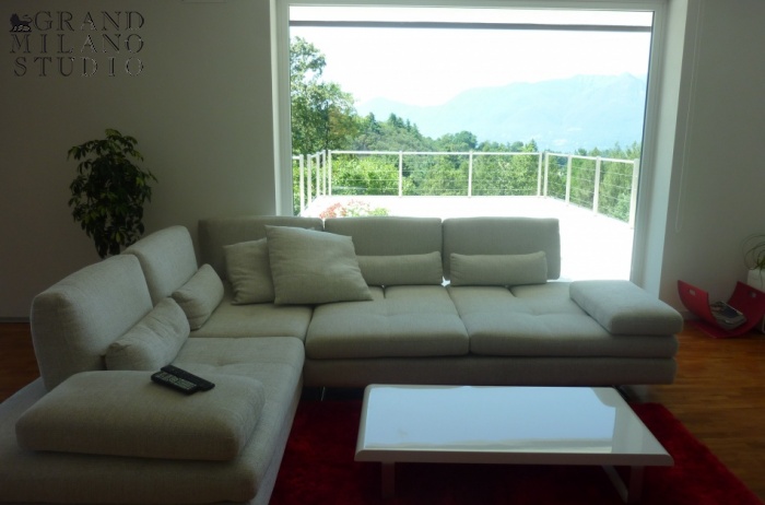 D.LB85 A modern villa in Luino 