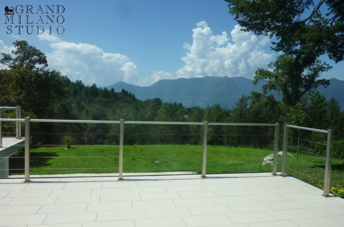 D.LB85 A modern villa in Luino 