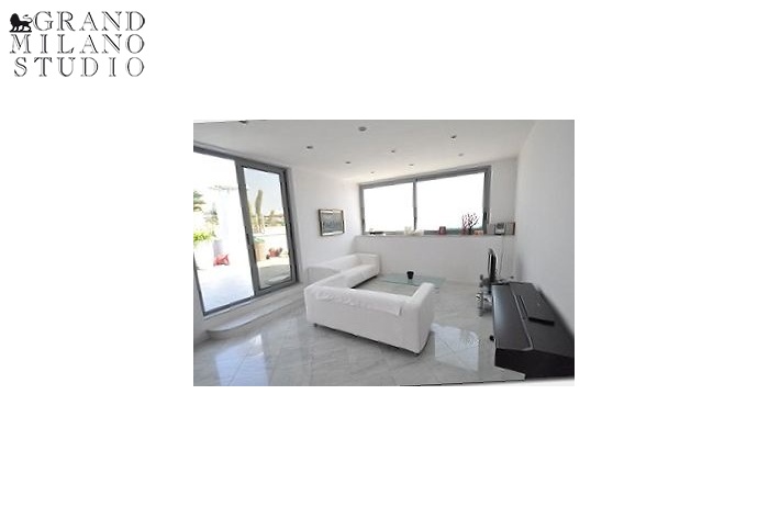 DIK120 Duplex penthouse with a swimming pool in Bordighera 