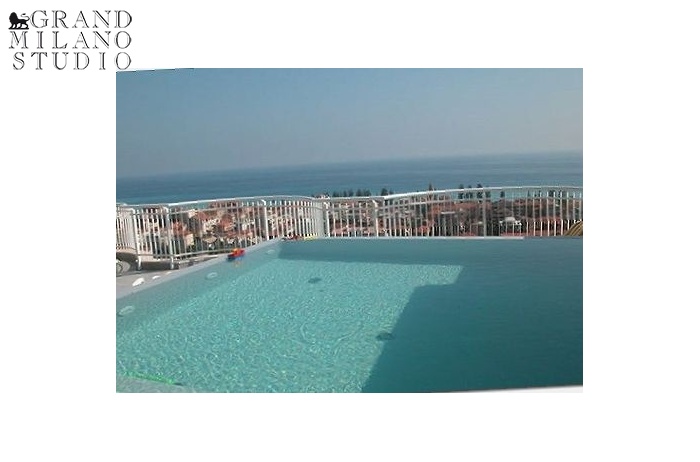 DIK120 Duplex penthouse with a swimming pool in Bordighera 