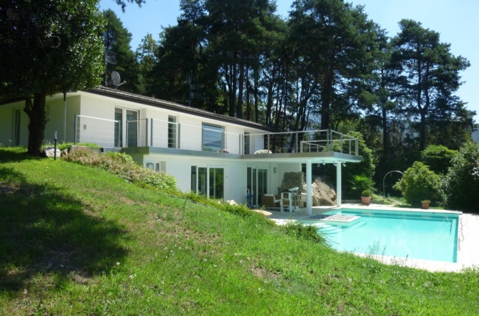 D.LB85 A modern villa in Luino 