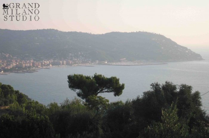 DIK5 Cervo. Land with approved project of construction of three villas.