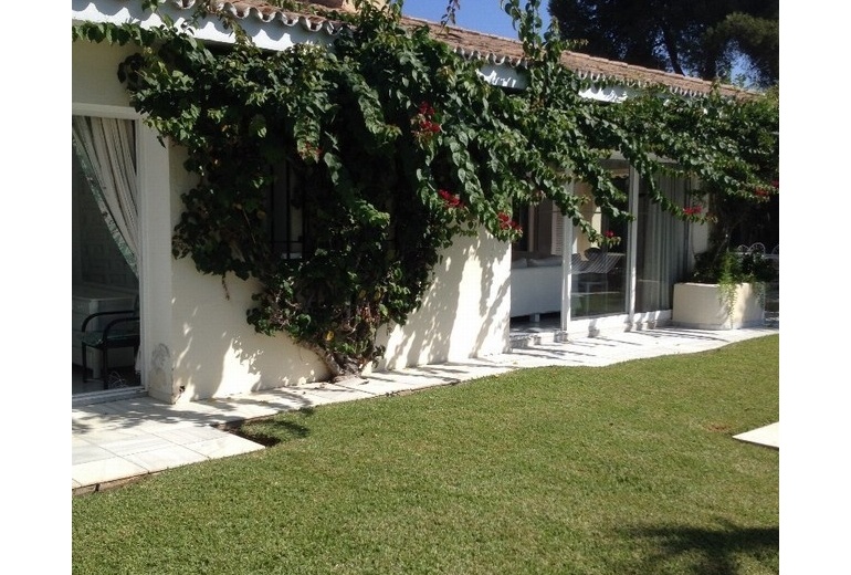 ATK 742 – A villa in de los Monteros 