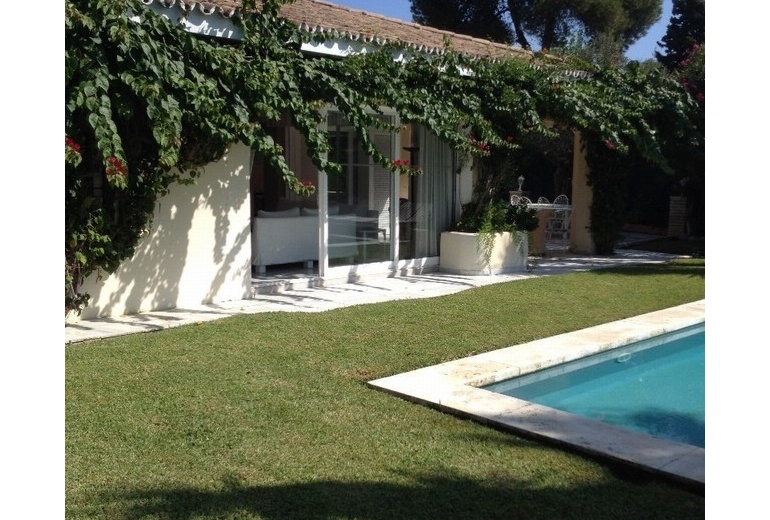 ATK 742 – A villa in de los Monteros 