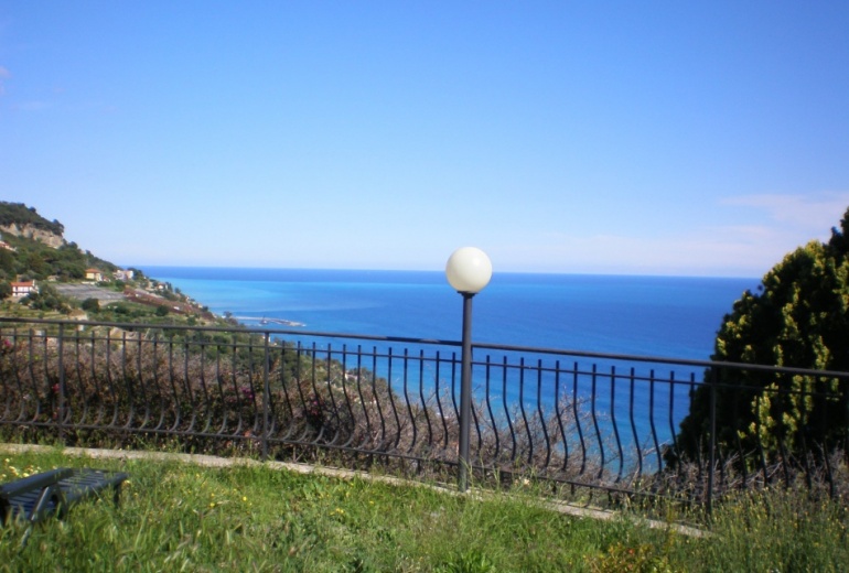 DIK15 Villa in Ventimiglia with a stunning sea-view