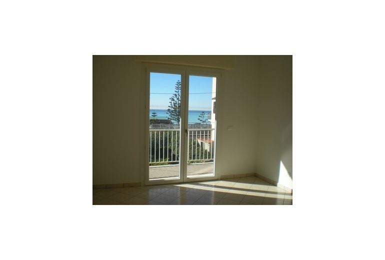 IKD90 Bordighera. Apartment 20 meters from the sea.