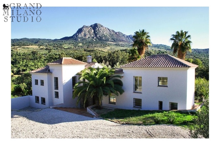 ATK 747 – A villa in Casares 