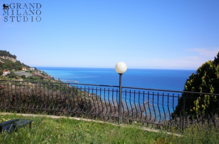 DIK15 Villa in Ventimiglia with a stunning sea-view