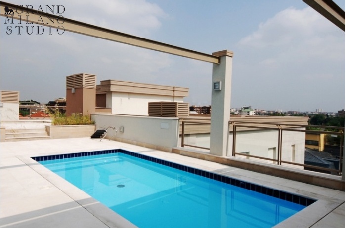 D-AU 104   A luxury penthouse with a swimming pool in Milan 