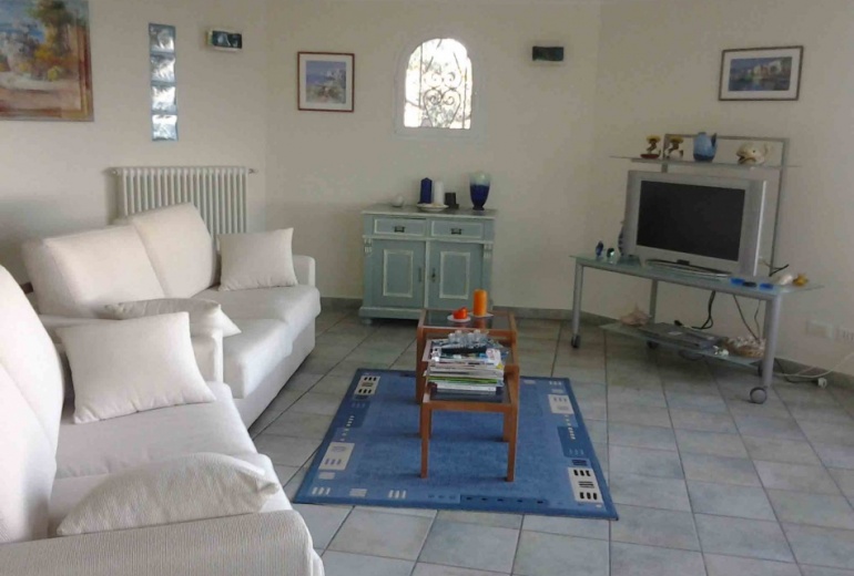 DIK46 Beautiful villa 100 meters from the sea!