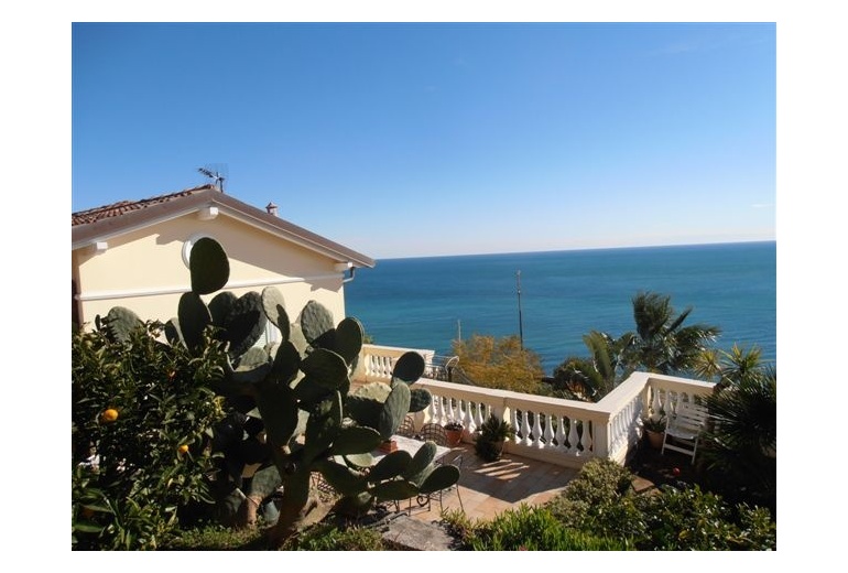 DIK65 Sanremo. Beautiful villa with fantastic sea views!