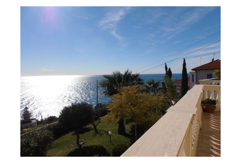 DIK65 Sanremo. Beautiful villa with fantastic sea views!