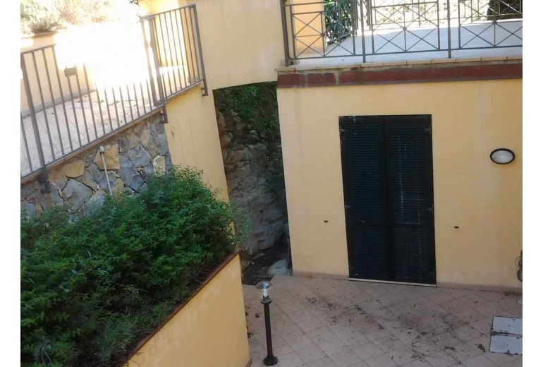 DIK83 Bordighera. New apartment with two bedrooms. Sea view, terrace and garden!