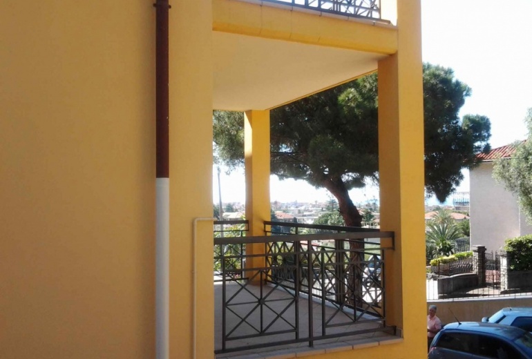 DIK83 Bordighera. New apartment with two bedrooms. Sea view, terrace and garden!