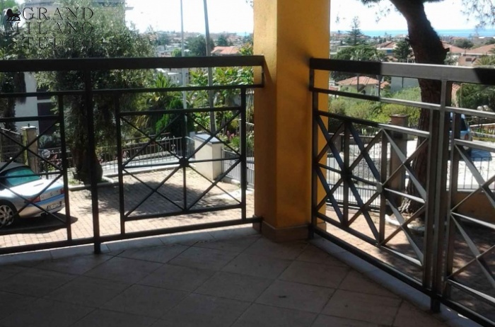 DIK83 Bordighera. New apartment with two bedrooms. Sea view, terrace and garden!