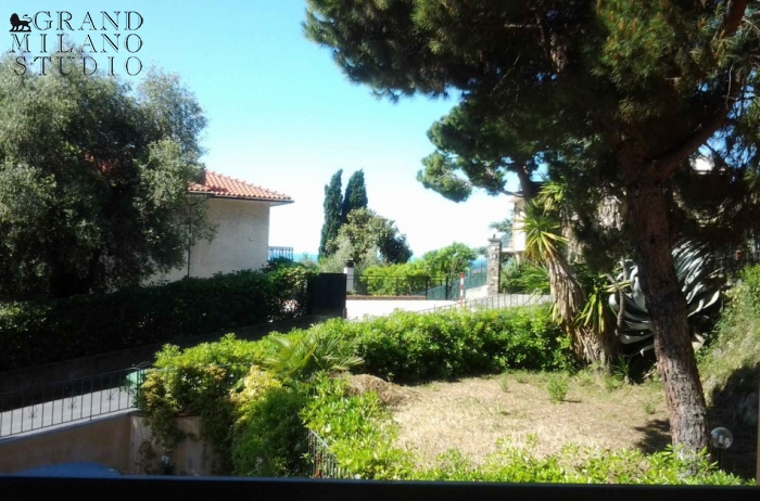 DIK83 Bordighera. New apartment with two bedrooms. Sea view, terrace and garden!