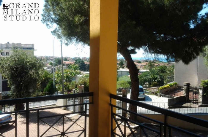 DIK83 Bordighera. New apartment with two bedrooms. Sea view, terrace and garden!