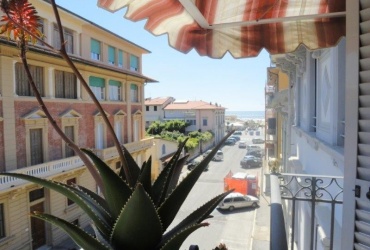 DIK199 Viareggio. Elegant apartment 100 meters from the sea!