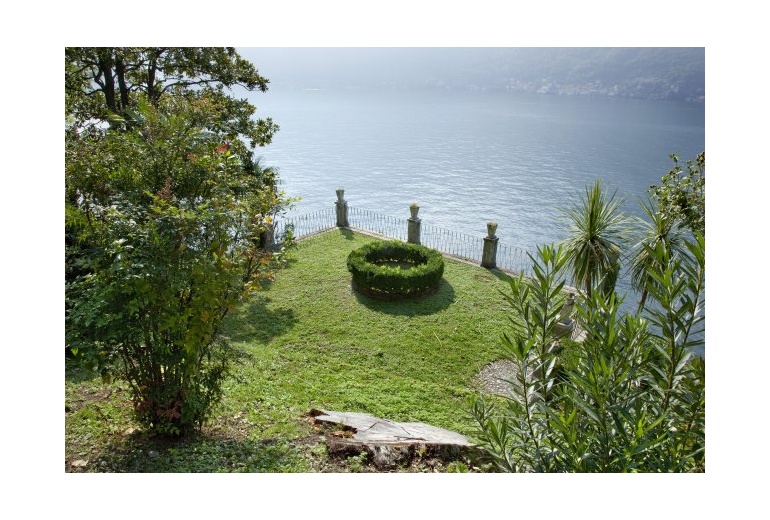 D-YK 23. New luxury villa apartment on Lake Como 