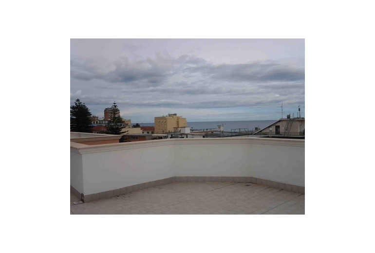 DIK215 A luxury penthouse by the sea with 2 large terraces close to Sanremo