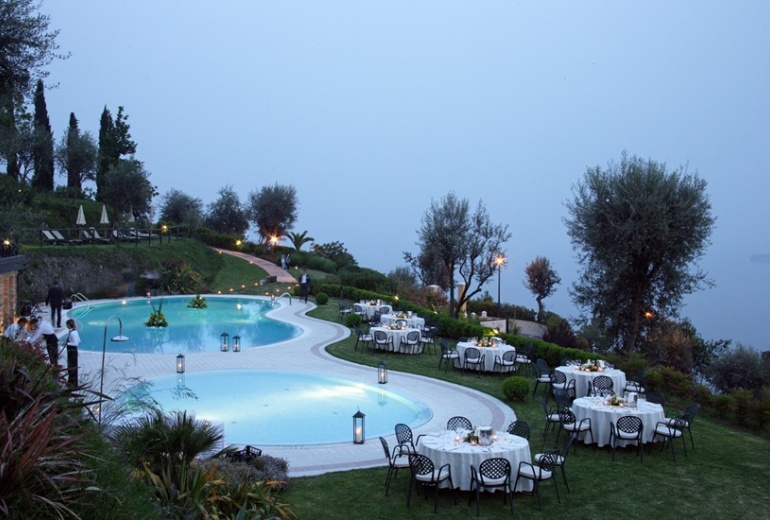 D-AU 508 2- or 3-bedroom apartments in a residential building on Lake Garda 