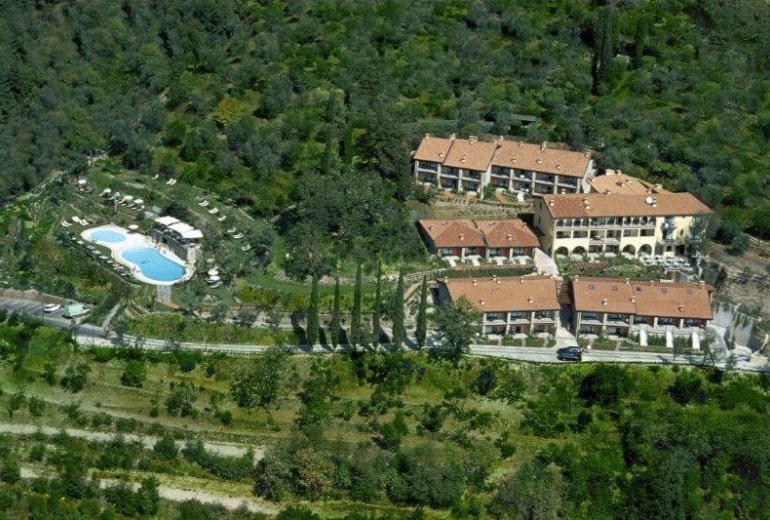 D-AU 508 2- or 3-bedroom apartments in a residential building on Lake Garda 