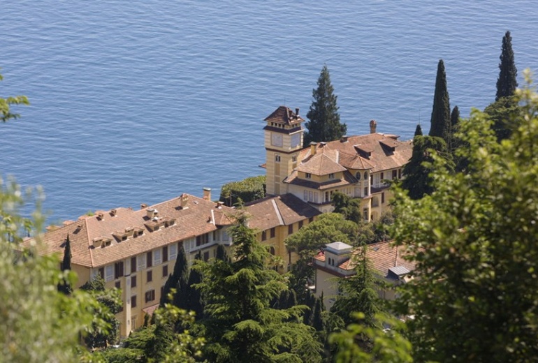 D-AU 508 2- or 3-bedroom apartments in a residential building on Lake Garda 