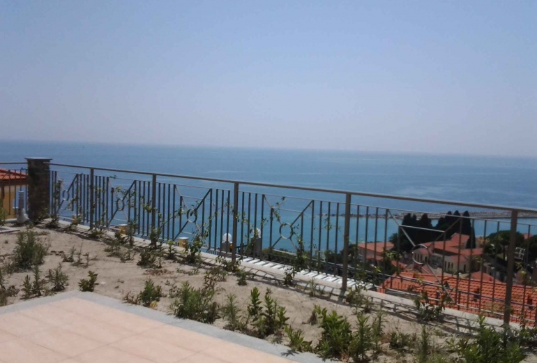 DNIK118  New panoramic view apartment with a garden in Sanremo 