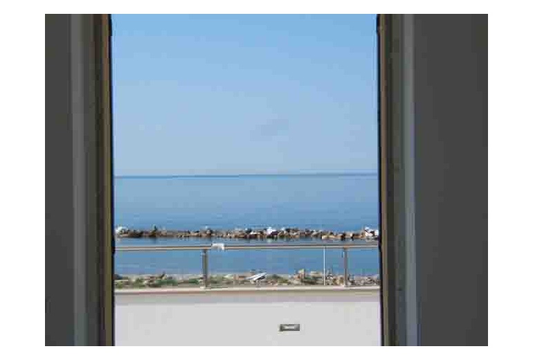 DIK272 Chiavari. Front sea  new apartments!