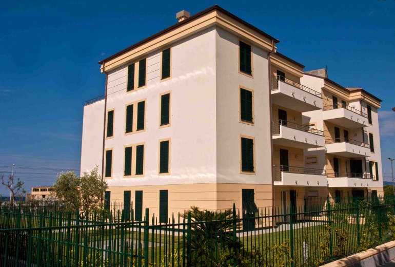 DIK272 Chiavari. Front sea  new apartments!