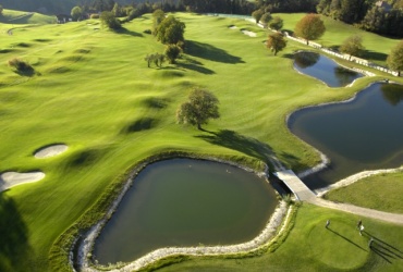 D-YK 65 Entertainment centre on Lake Garda with a golf course