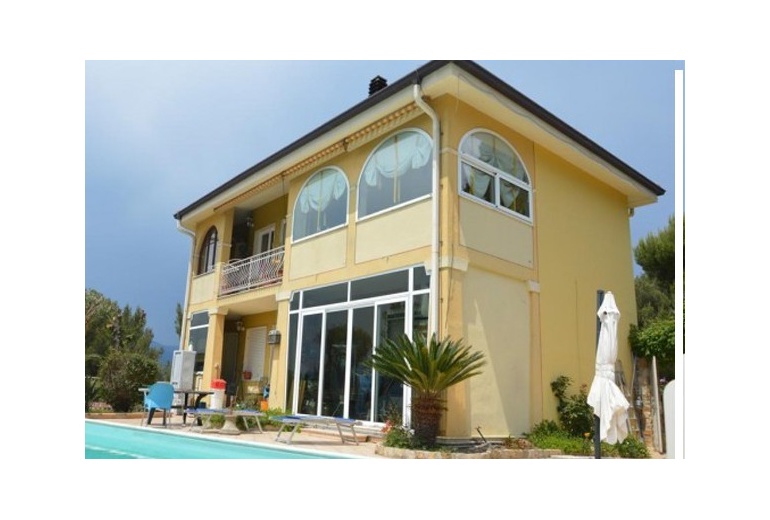 DIKN204 Imperia (Cipressa). Villa with stunning views and  a pool!