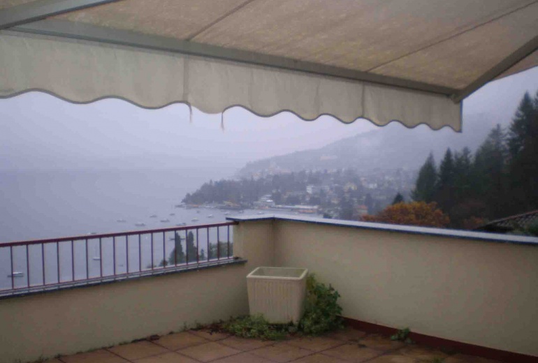 DIK184 Stresa. Excellent apartment with front terrace, 100 meters from the lake!